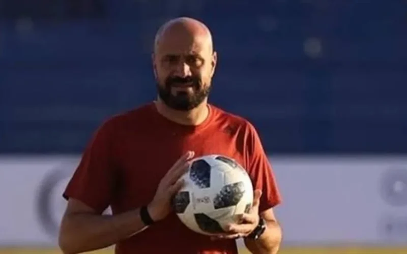 مصدر يحسم جدل رحيل رضا شحاتة عن تدريب كهرباء الإسماعيلية